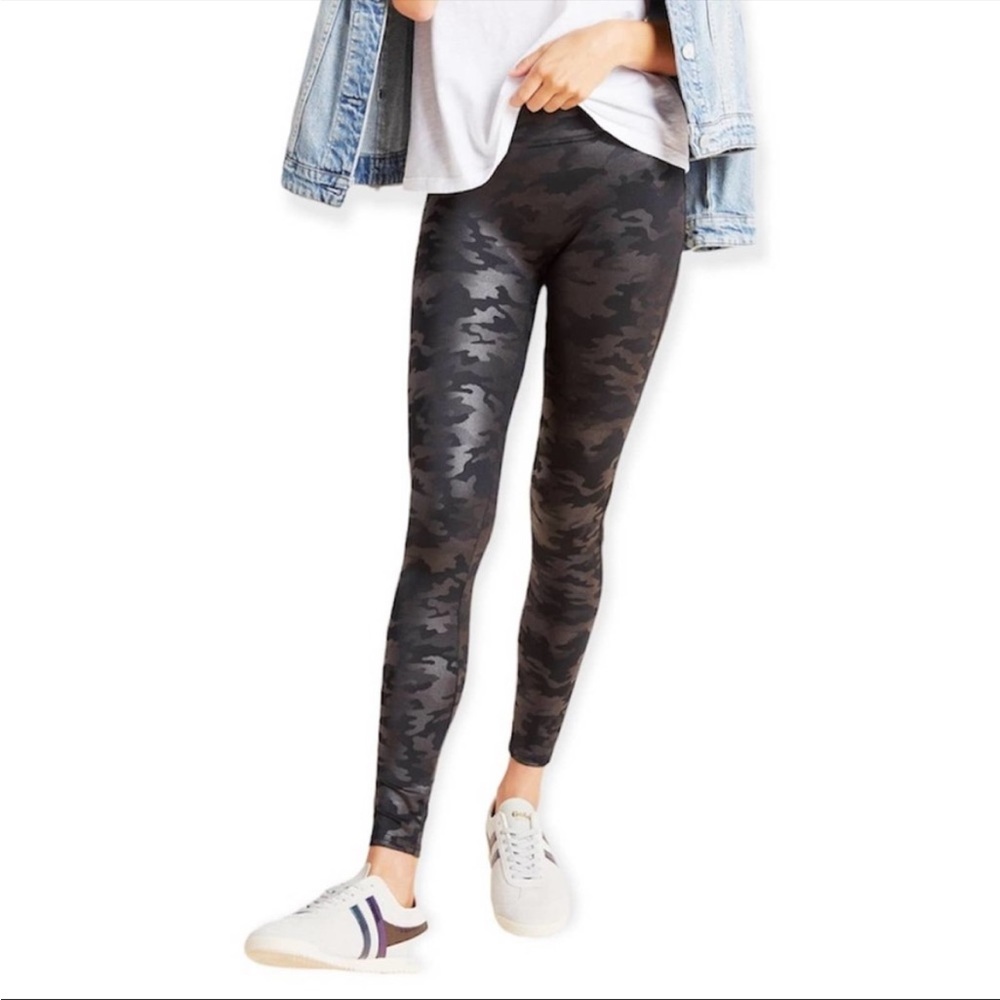 SPANX faux leather black camo leggings size Medium